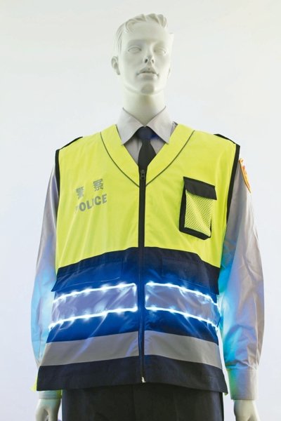 台纺织综合所研发“LED主动式警示服” 获BSI颁发奖项.jpg